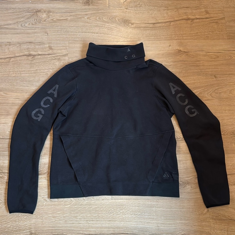 Men’s Nike ACG, mock neck sweatshirt size large
